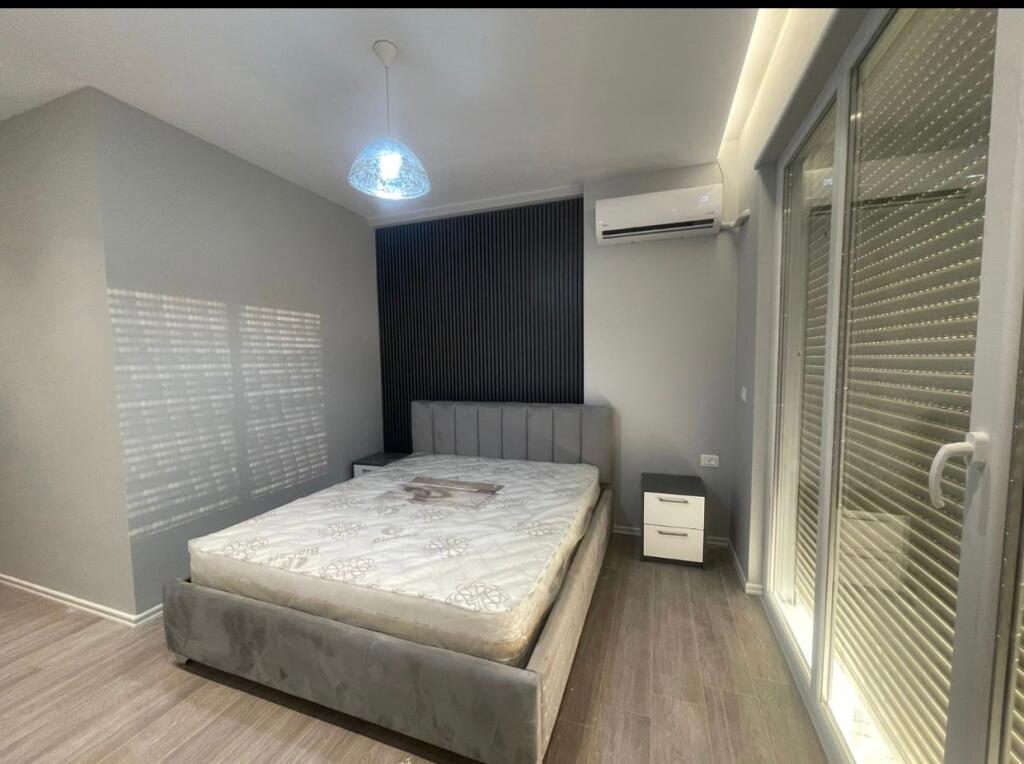 Apartament Për Qira 1+1 SHUME PRANE ME TRENIN