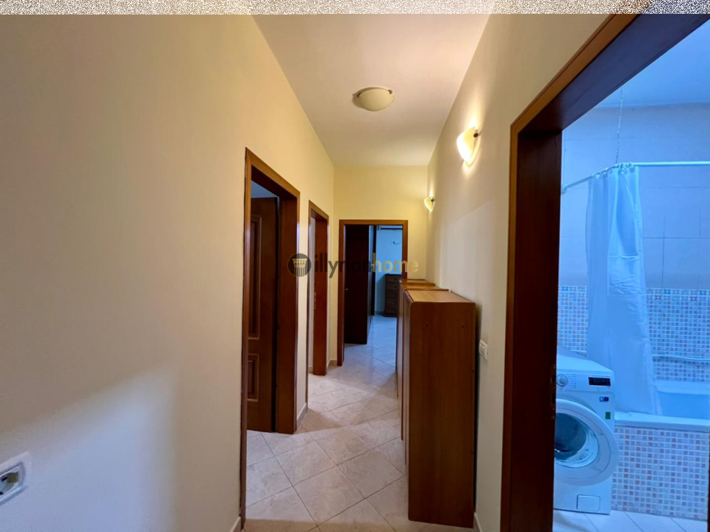 Jepet me Qira Apartament 2+1+2 Tualete, përballë “Toptani Center”, Tiranë