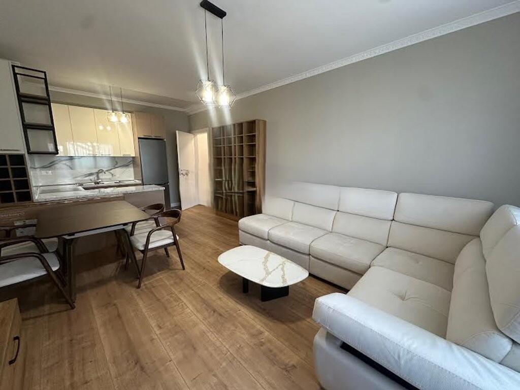 Apartment newly furnished for rent at Pazari Ri. 880 € /Month