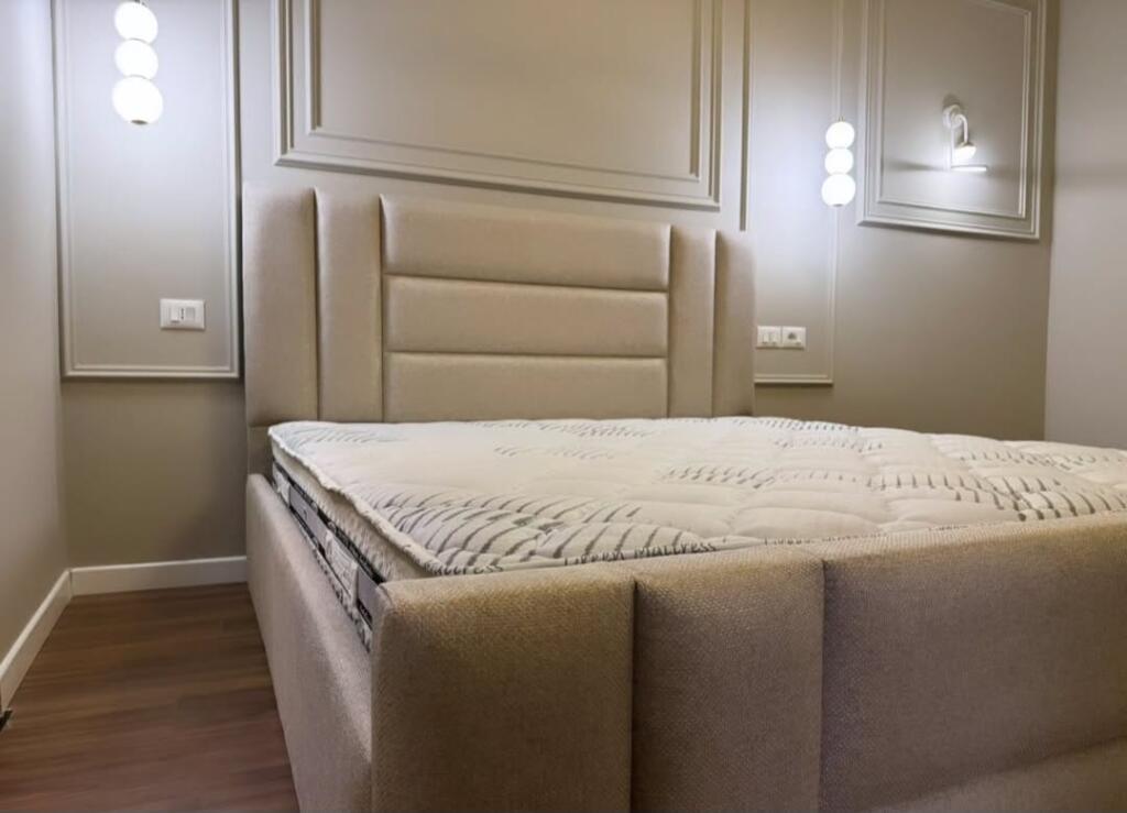 Prane Rruges se Kosovareve - Shesim super apartament 2+1+2