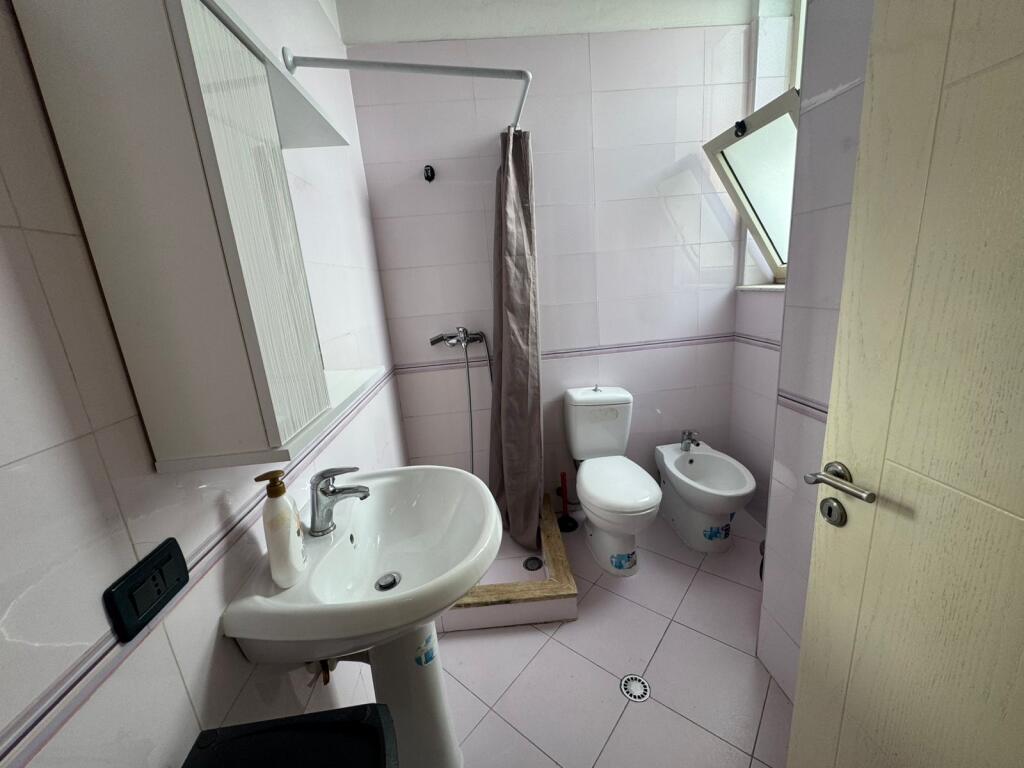 Apartment 1+1, Mine Peza!