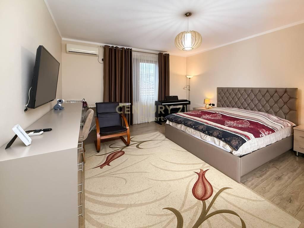 Affittiamo villa su 4 piani in Via Riza Cerova, Tirana!