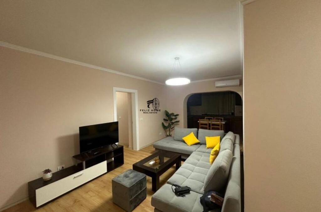 APARTAMENT ME QERA 2+1 FUSHA E AVIACIONIT 650 EURO