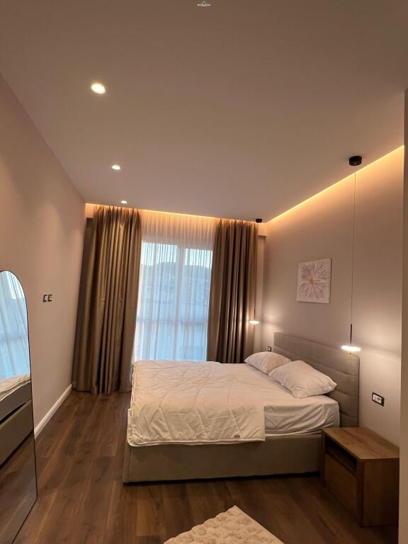 Apartament Me Qera 2+1 Tek Komuna e Parisit (ID B2201512) Tirane