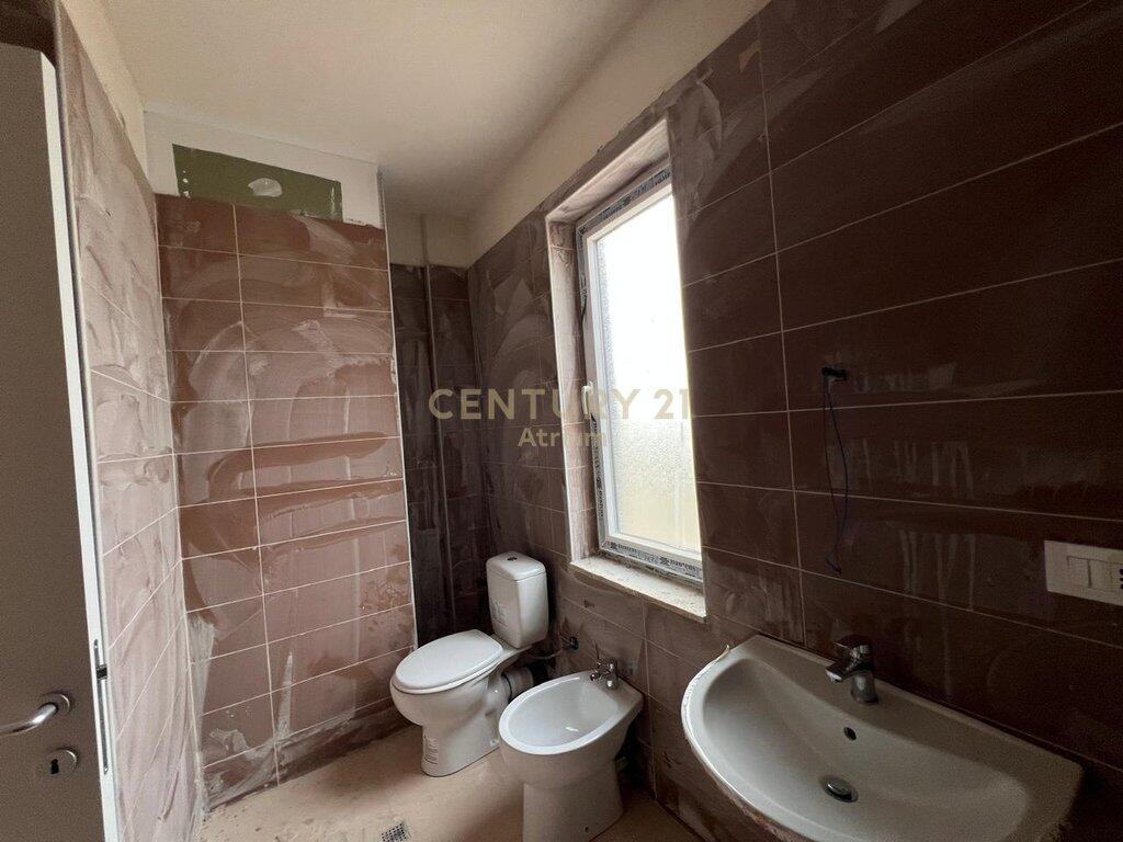 🏡 SHITET APARTAMENT 1+1 ME VERANDË – PRANË SHKOLLËS SË BASHKUAR