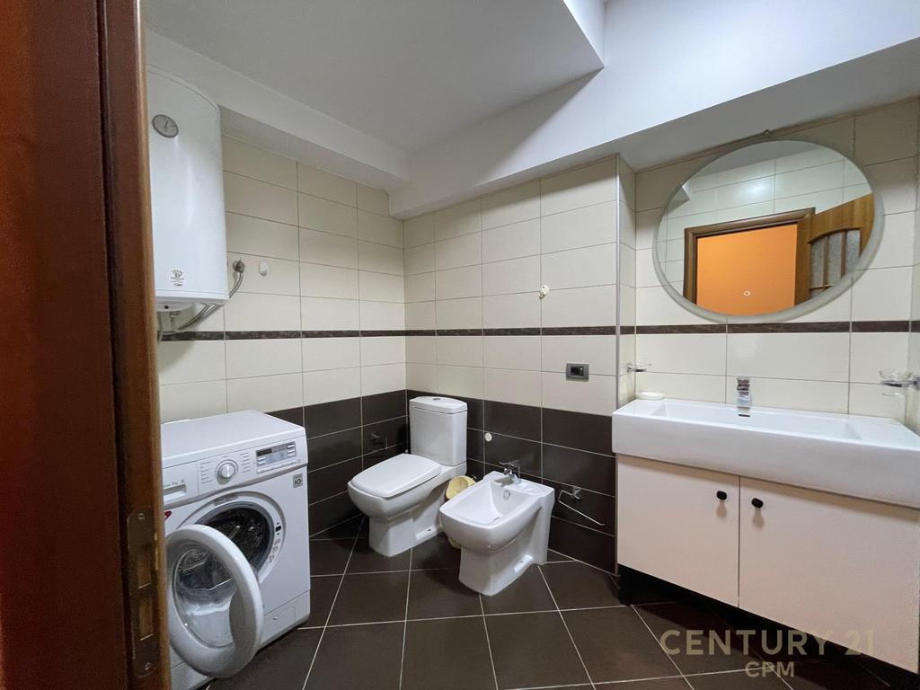 Apartament modern 2+1 për qira në zemër të Bllokut!