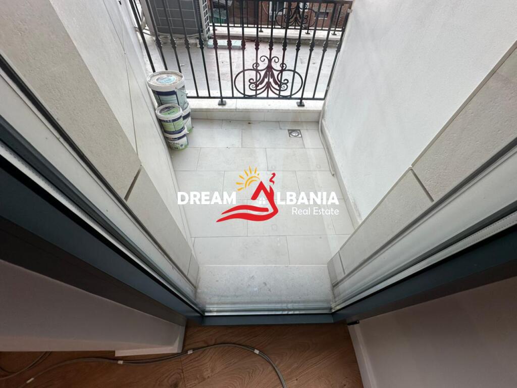 Jepet me qera ambient zyre me post parkimi ne Bulevardin Zogu i Pare prane Ministrise se Drejtesise (ID 42611379)