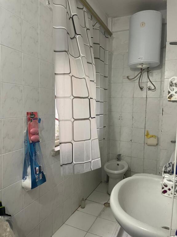 OCCASIONE VENDESI APPARTAMENTO 2+1 VICINO BLUESTAR  CENTRO DURRËS