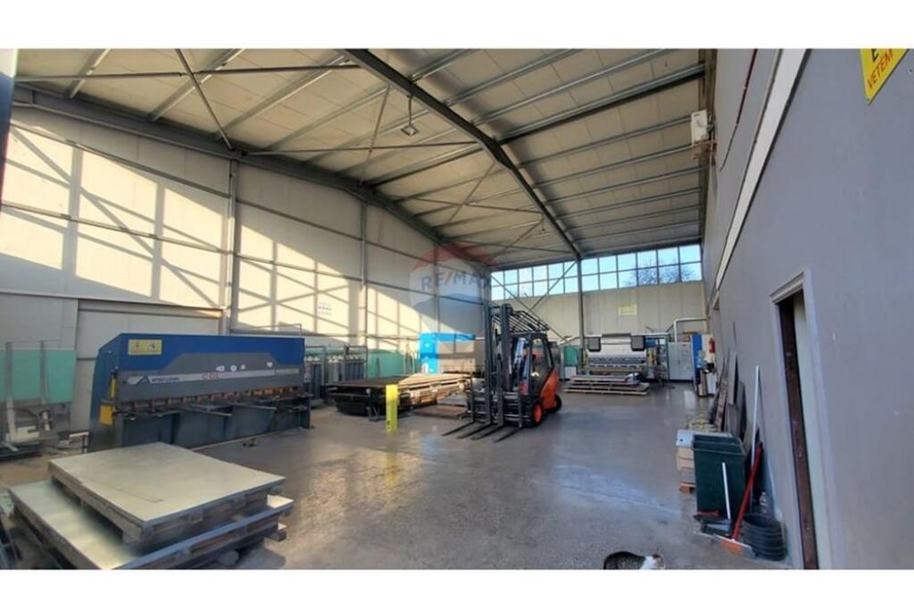 Magazzino in vendita sull'autostrada Tirana-Durazzo