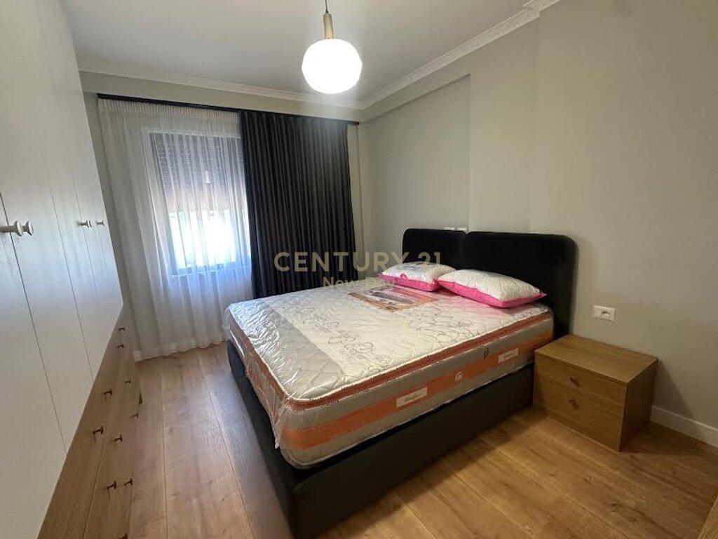 Apartament i ri 2+1+2 me qira pranë Pazarit të Ri