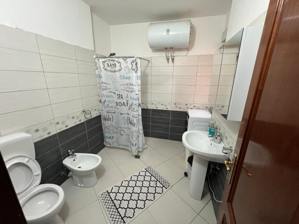 APARTAMENT 3+1 +2 PER QERA  PRAPA SHKOLLES GJERGJ KASTRIOTI.