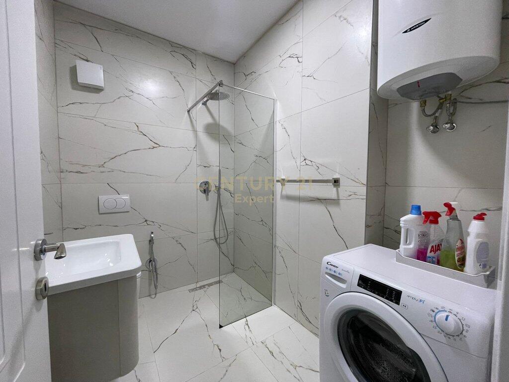 🏡 JEPET ME QIRA APARTAMENT 1+1 ME POST PARKIMI – RRUGA E DURRËSIT
