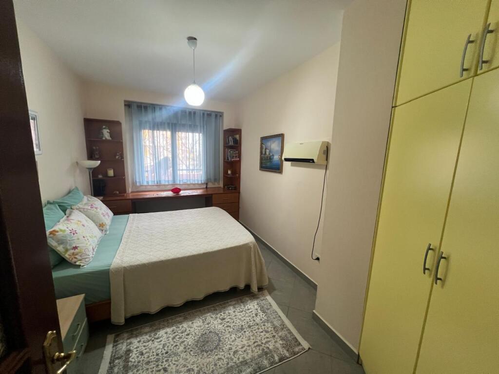 APARTAMENT 3+1 +2 PER QERA  PRAPA SHKOLLES GJERGJ KASTRIOTI.