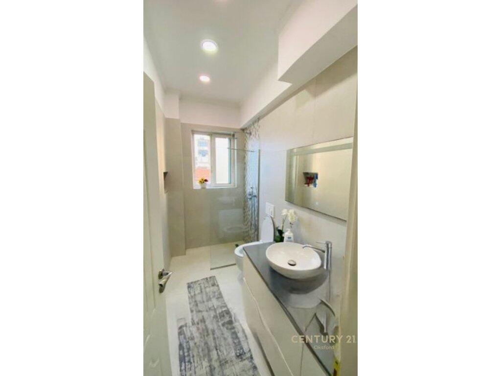 Shitet Apartament 2+1 në zonën e “21 Dhjetorit”, Tiranë!