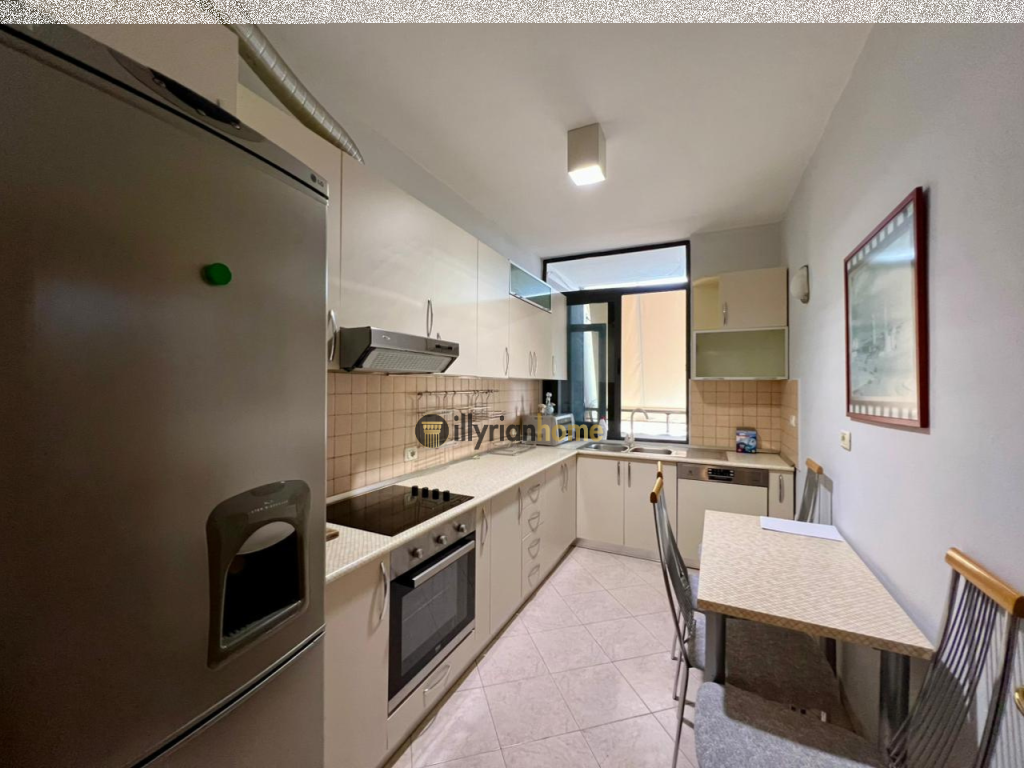 Jepet me Qira Apartament 2+1+2 Tualete, përballë “Toptani Center”, Tiranë