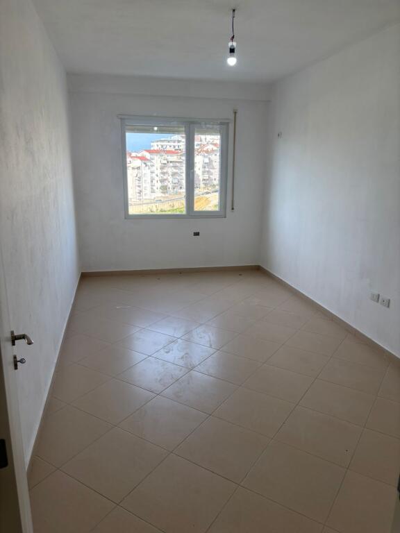 Shitet apartament 2+1 Fresk