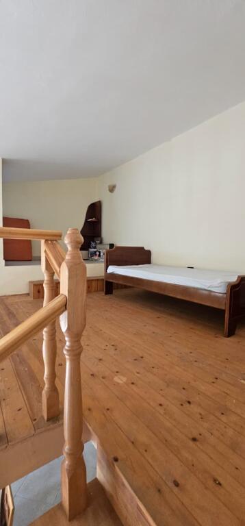 JEPET ME QIRA – 2+1+2 me verandë 200 m², Plazh “Te Tocaku”, Durrës 🏖️🏢