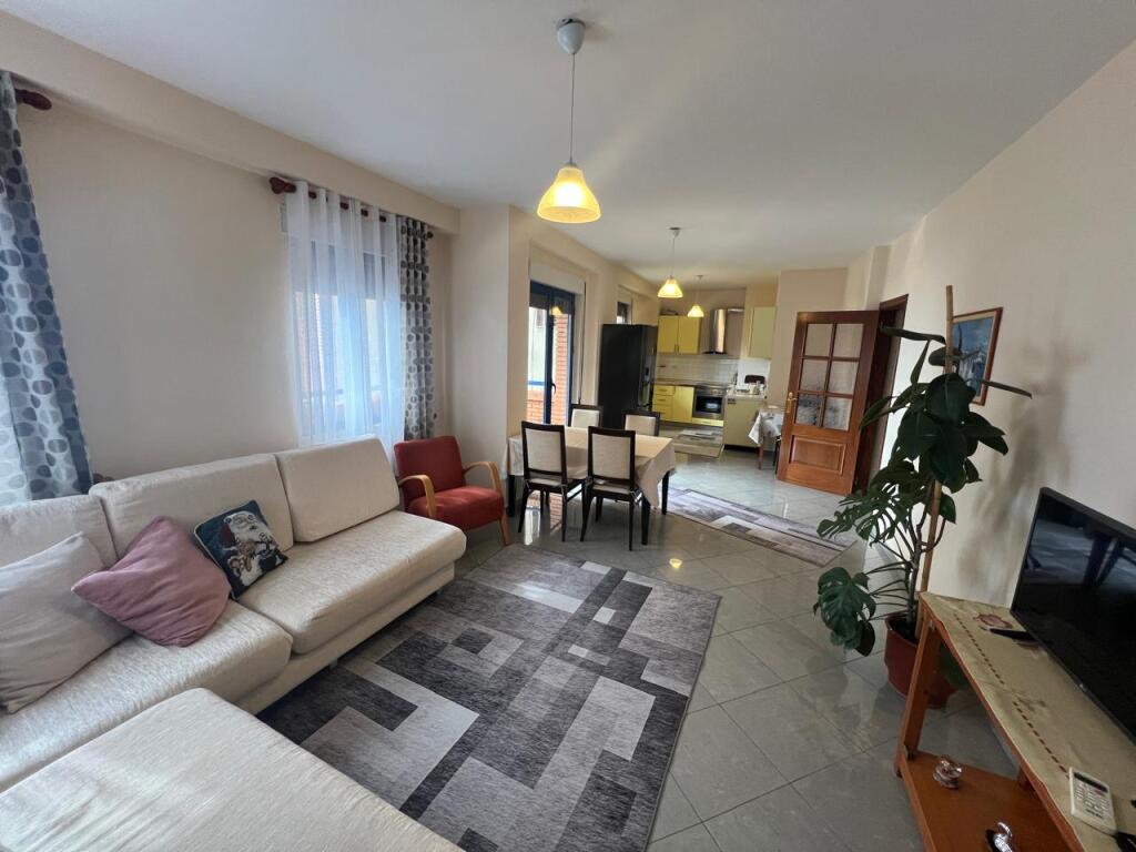 APARTAMENT 3+1 +2 PER QERA  PRAPA SHKOLLES GJERGJ KASTRIOTI.