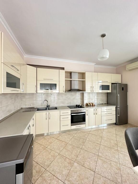 Kopshti Zoologjik 3+1 me verande/ Qera