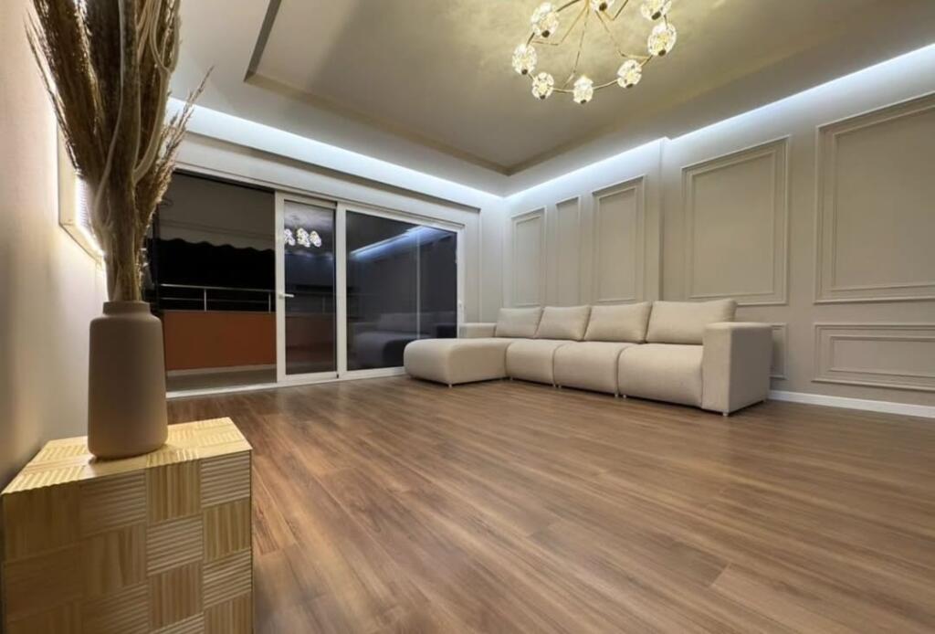 Prane Rruges se Kosovareve - Shesim super apartament 2+1+2