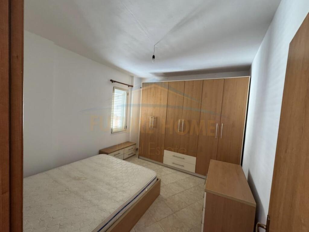 Shitet, Apartament 1+1 , Fresk, Tiranë.
