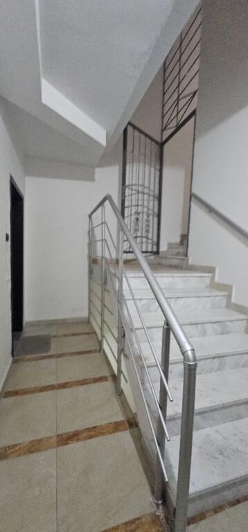 JEPET ME QIRA – 2+1+2 me verandë 200 m², Plazh “Te Tocaku”, Durrës 🏖️🏢