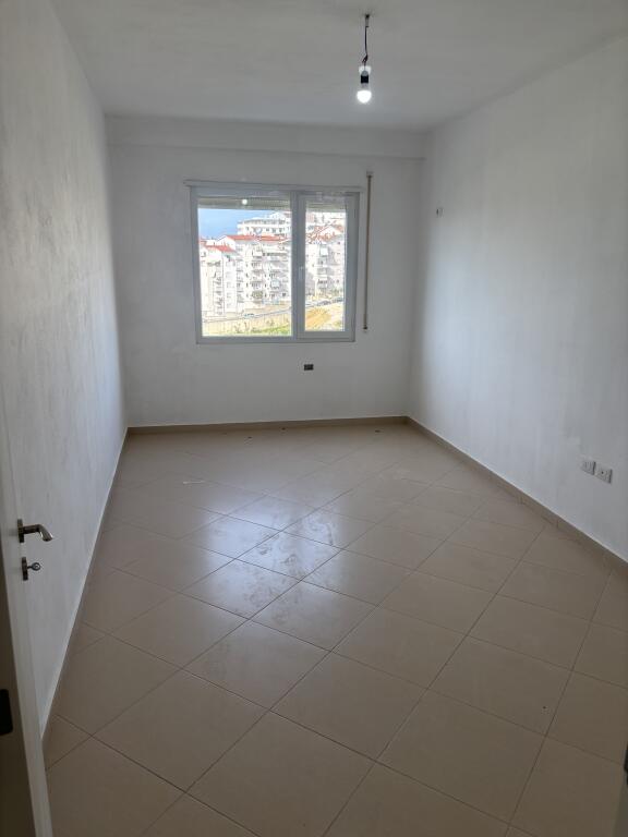 Shitet apartament 2+1 ne Fresk