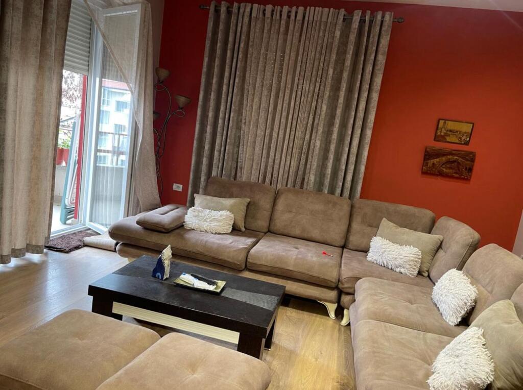 Apartament me qera 2+1