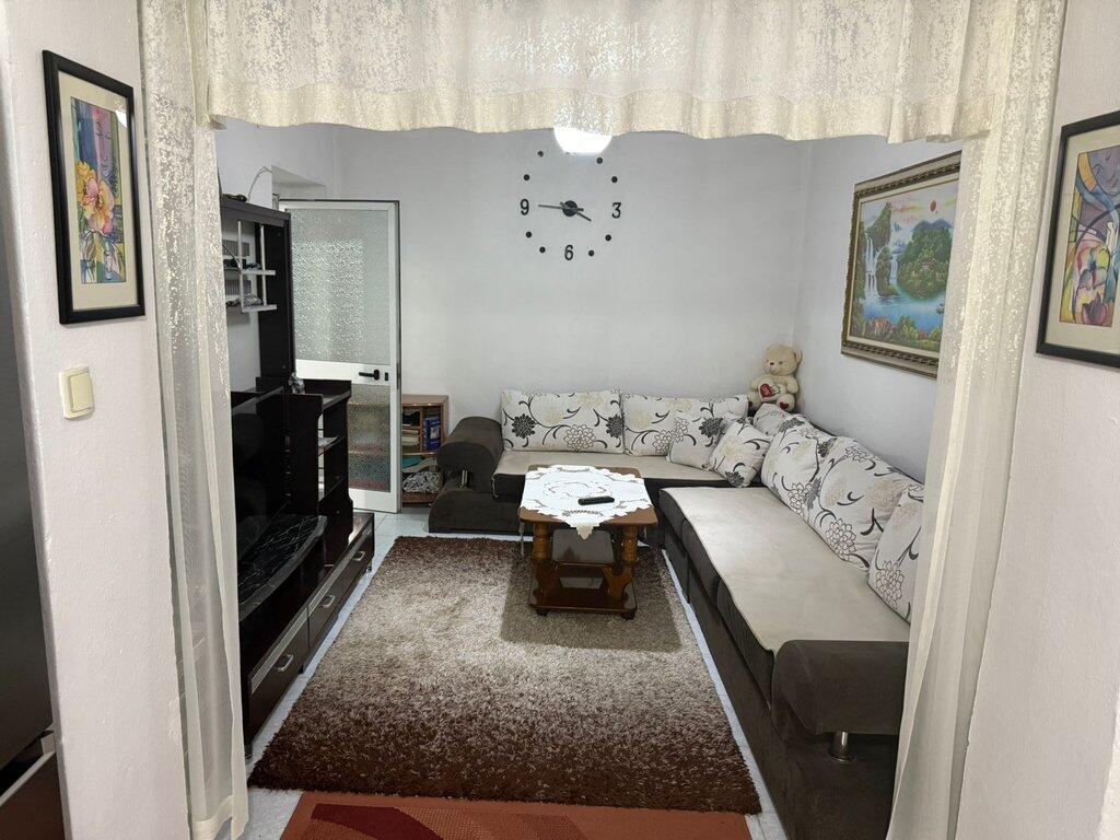 Appartamento +studio in Affitto a Oxhaku, Tirana