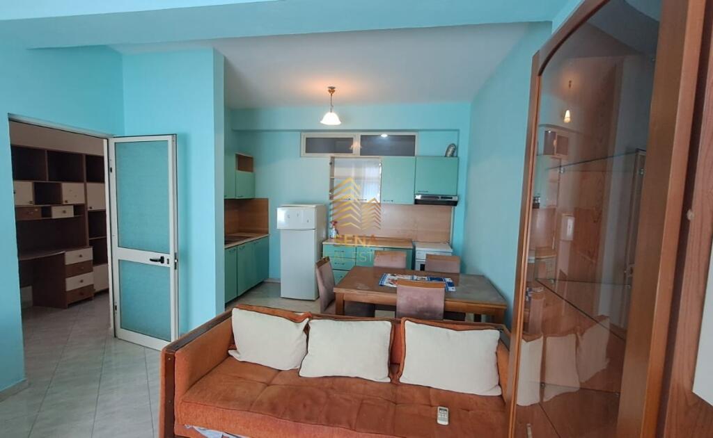 Qira, Hyrje Private, 1+1+blk,21 Dhjetori, 40,000 Lek/muaj