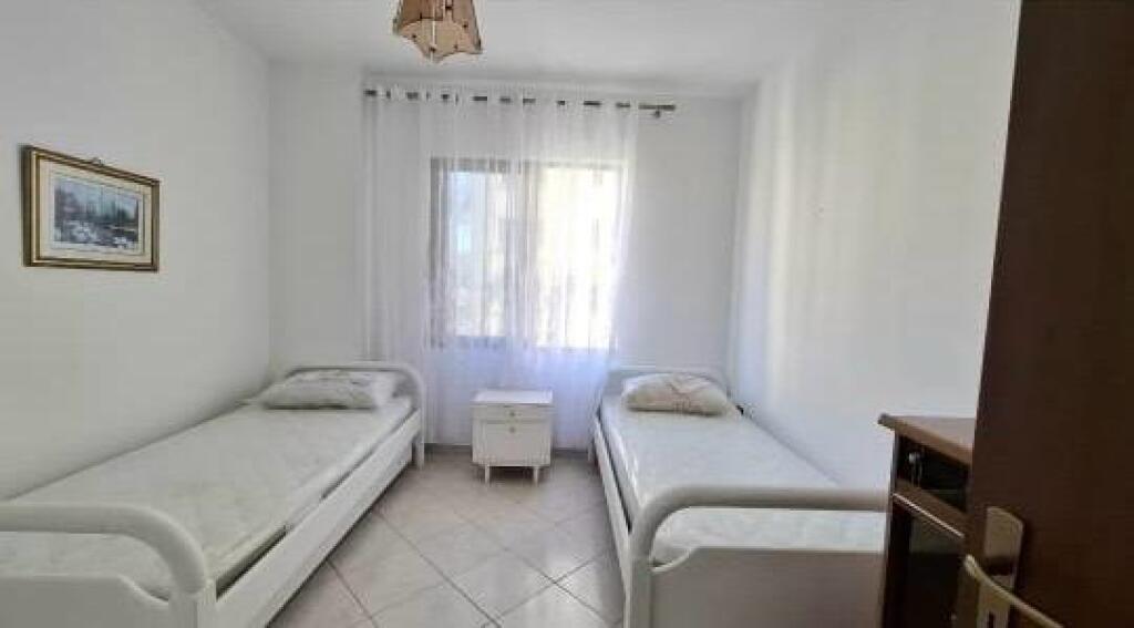 Apartament 2+1+2 me qira në Astir, Tiranë