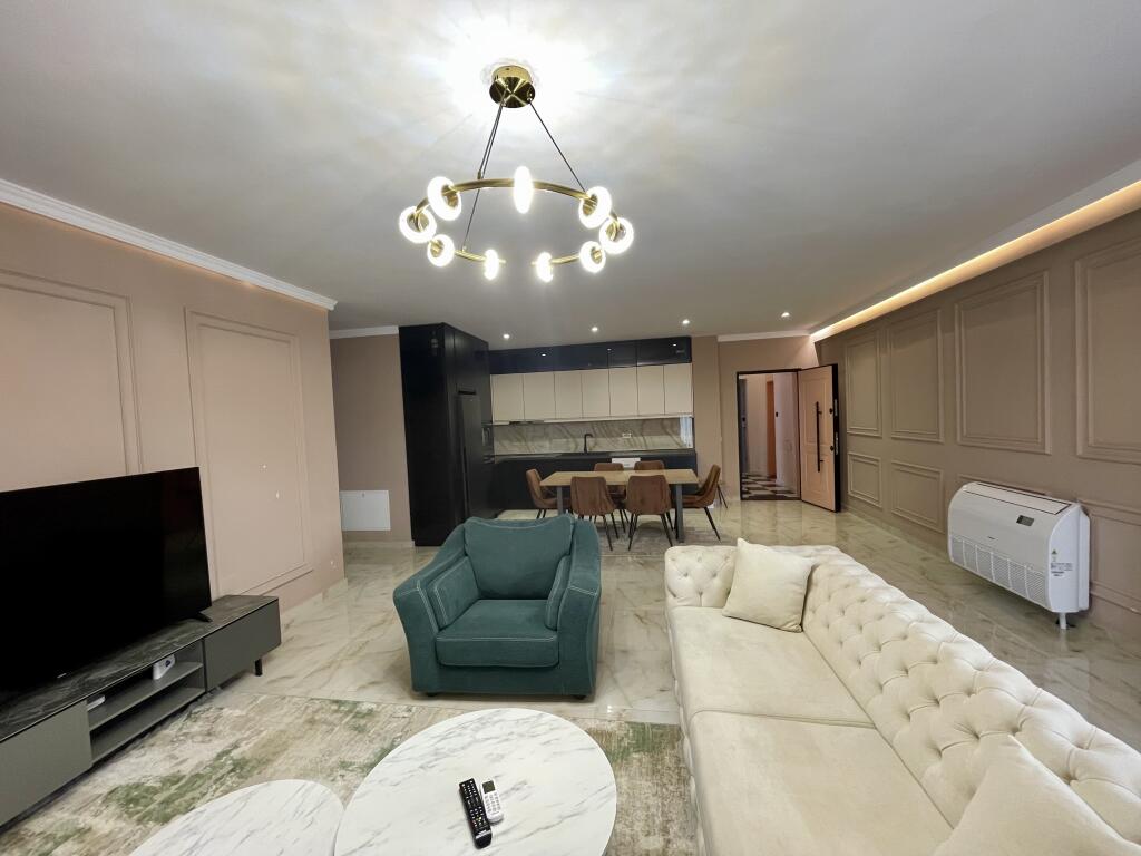 Jepet me QIRA apartament 3+1 ELITAR buzë Liqenit të Farkës