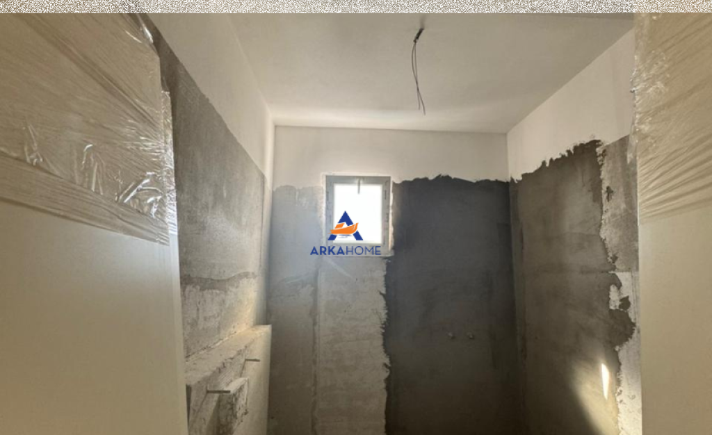 SHITET APARTAMENT 2+1+VERAND+TARRACË “KOMPLEKSI VIND,ALI DEMI” 270.000 EURO