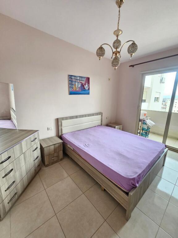 Tek ish urt jepet me qera apartament 2+1