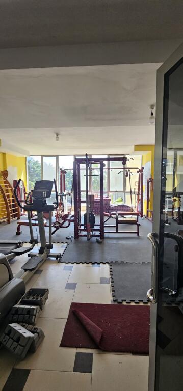 VENDESI AMBIENTE DI 192 M2 POSSIBILITA' DI 3 APPARTAMENTI DI 1+1 L.13 PLAZH