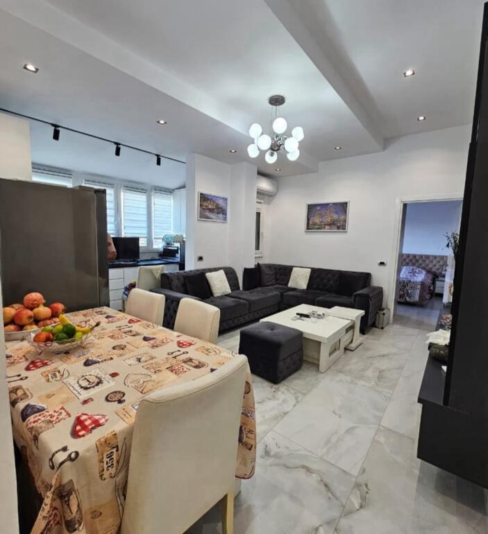 APPARTAMENTO 1+1 IN AFFITTO - ○ Posizione: Kristal Center,55,000 Lekë /   