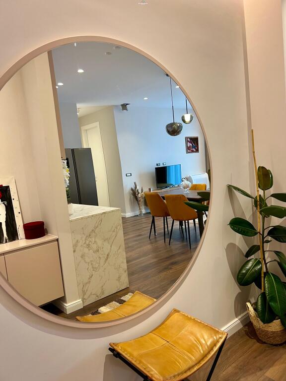 Apartament Me Qera 2+1 Tek Komuna e Parisit (ID B2201512) Tirane