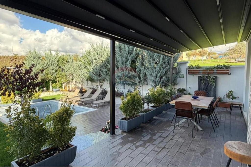 Farkë e Vogël, Jepet Vila me Qira