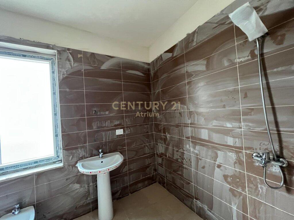 🏡 SHITET APARTAMENT 1+1 ME VERANDË – PRANË SHKOLLËS SË BASHKUAR