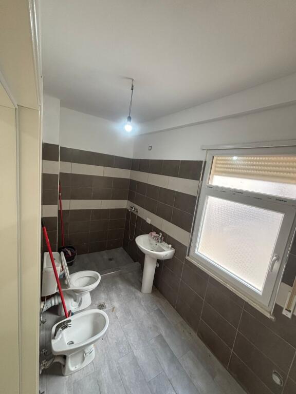 Shitet apartament 2+1 Fresk