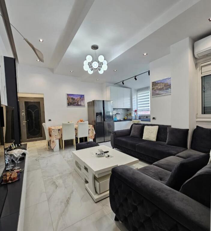 APPARTAMENTO 1+1 IN AFFITTO - ○ Posizione: Kristal Center,55,000 Lekë /   