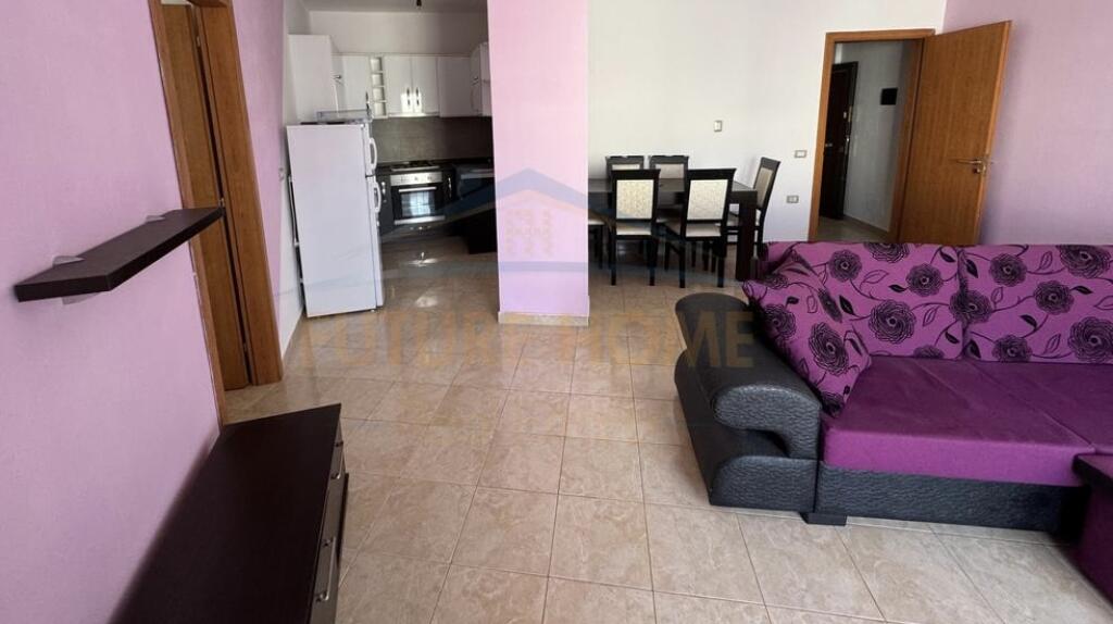 Shitet, Apartament 1+1 , Fresk, Tiranë.