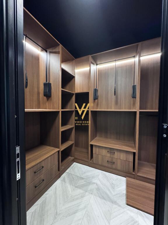 VENDESI APPARTAMENTO 2+1+2 ALLA KOMUNA E PARISIT 285.000 EURO