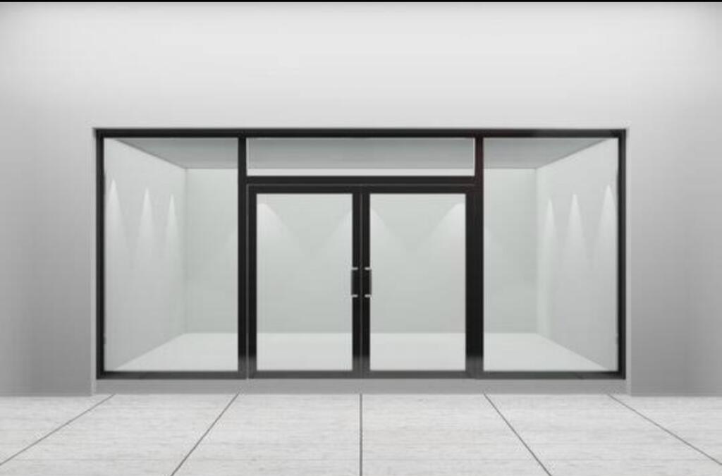 SHOP 110 M2 FOR RENT📍 TRAIN STATION 2000 €