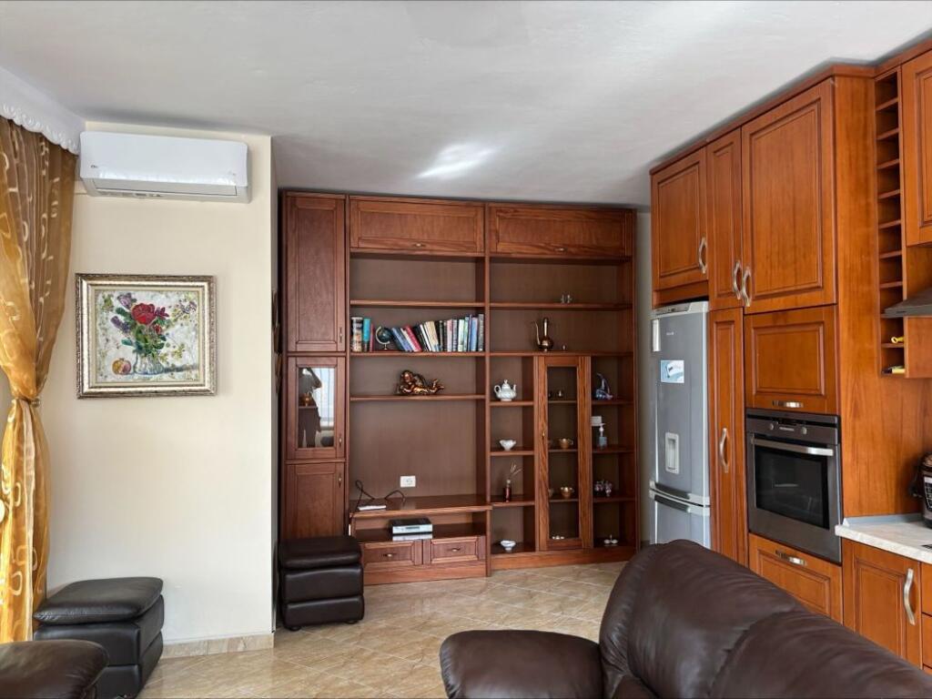 Jepet Apartament Me Qera , Ne Vlore