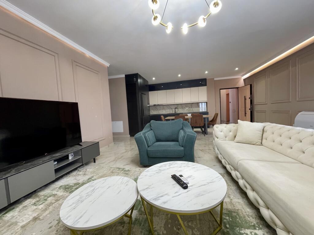 Jepet me QIRA apartament 3+1 ELITAR buzë Liqenit të Farkës