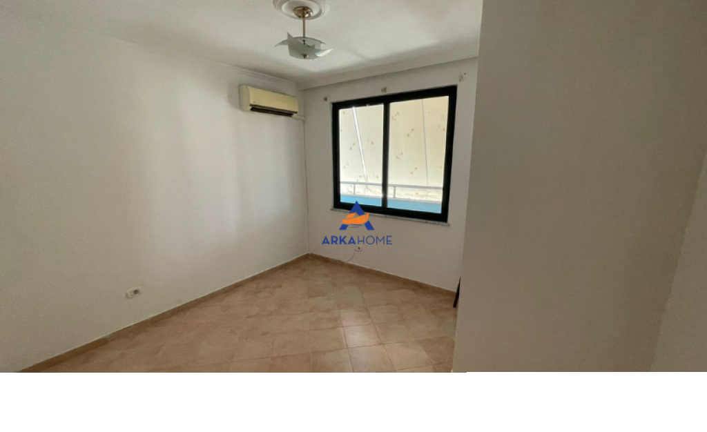 JEPET AMBIENT ZYRE ME QERA 3+1+2BALLKONE "TE ISH-EKSPOZITA" 1.500 EURO