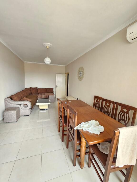 Tek ish urt jepet me qera apartament 2+1