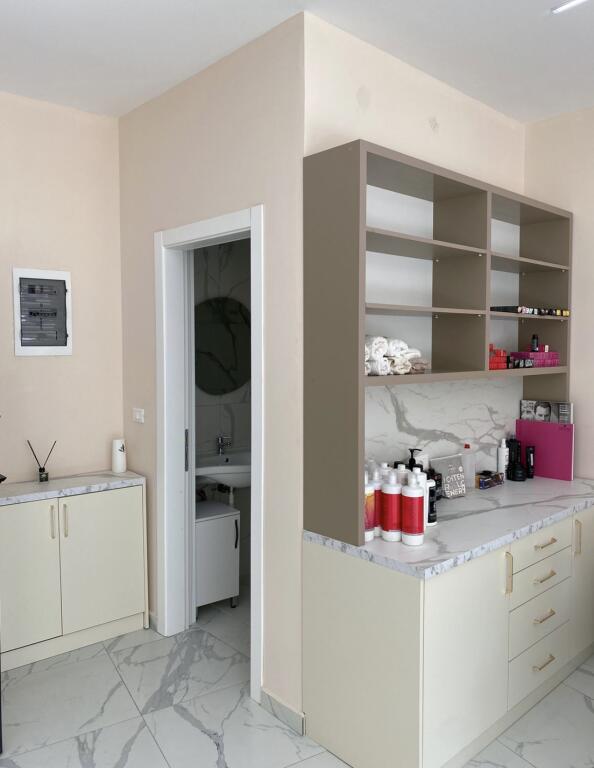 Ambient me qira Tirane