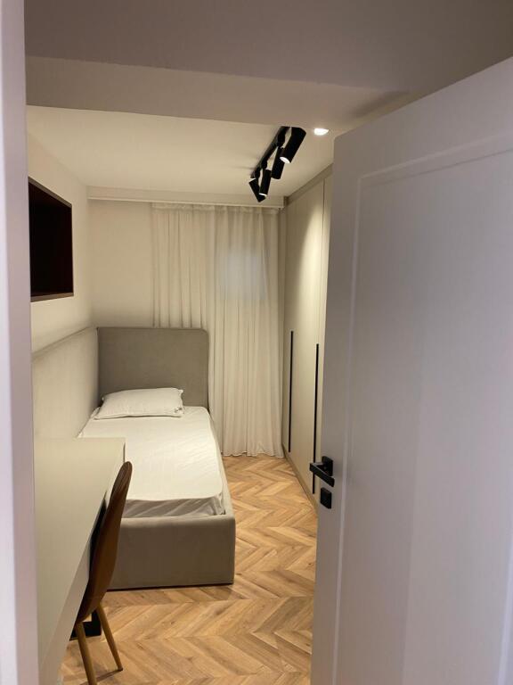 🏠Pak minuta larg Ish Tregut Elektrik,Rr.Bajram Allaraj,jepet me qera kati i I-re i nje vile,2+1,i sapo mobiluar 700Euro